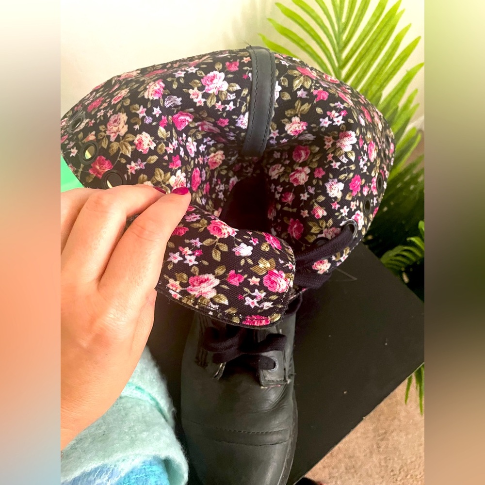 Dr. Martens Triumph 1914 Women’s Combat Boots Floral